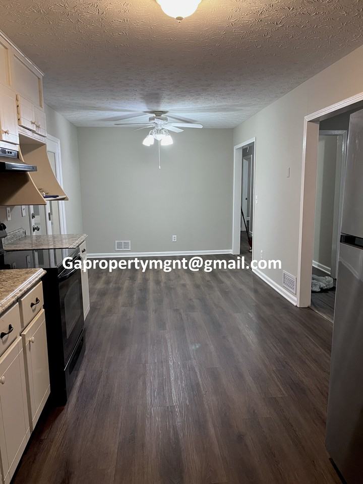 231 Waddell Dr - Photo 2 of 10