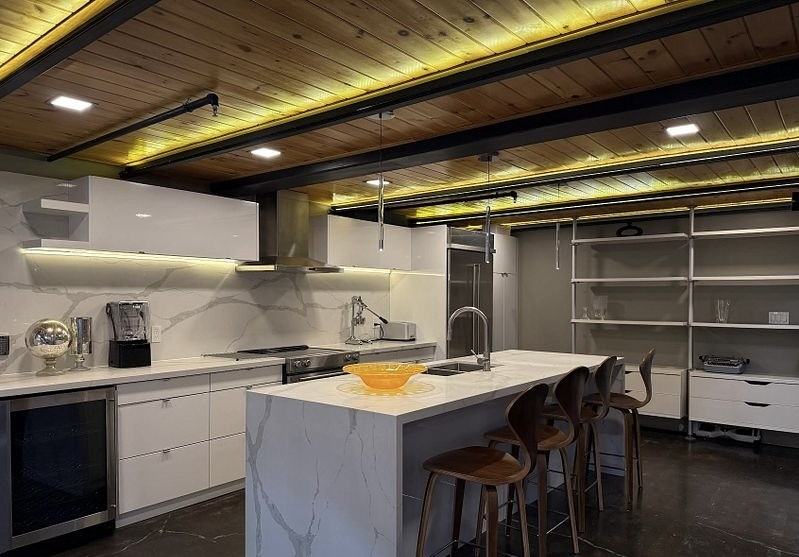 326 Carlaw Avenue - Photo 7 of 24