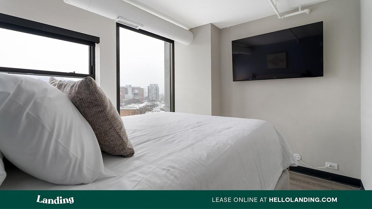 1922 W Ogden Ave - Photo 6 of 50