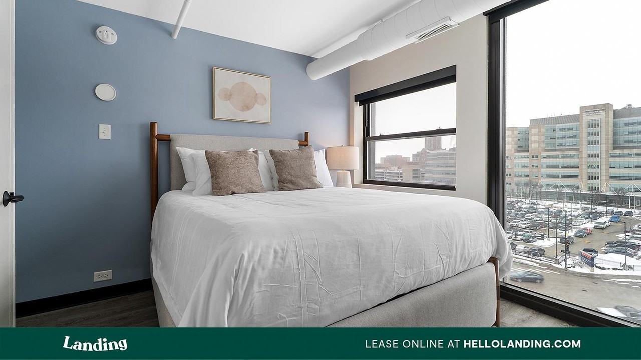 1922 W Ogden Ave - Photo 7 of 50