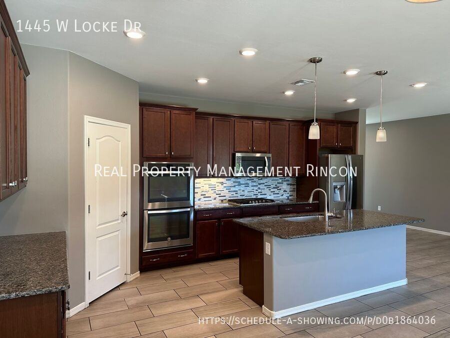 1445 W Locke Dr - Photo 6 of 26