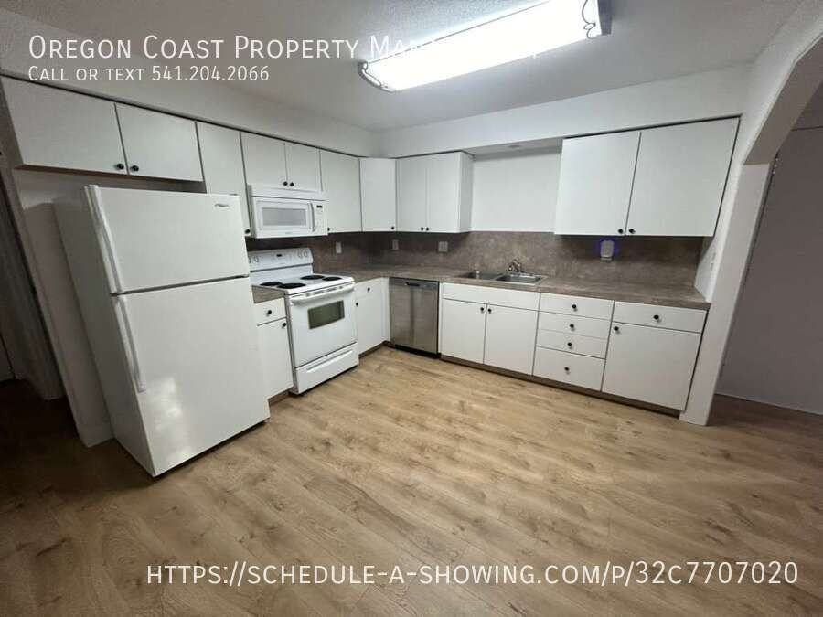 426 Nw 22nd St - Photo 4 of 10