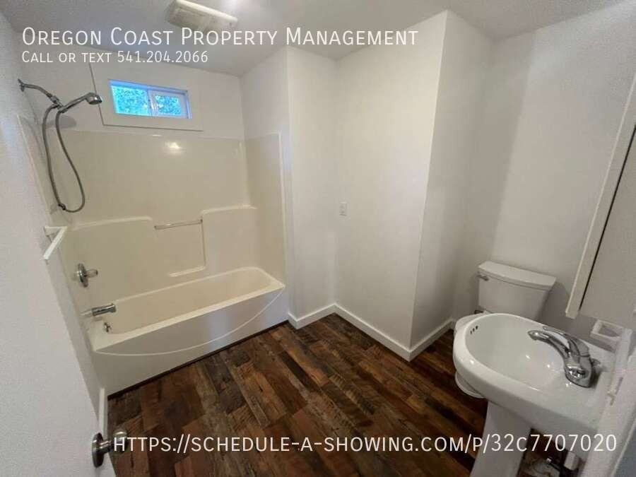 426 Nw 22nd St - Photo 6 of 10