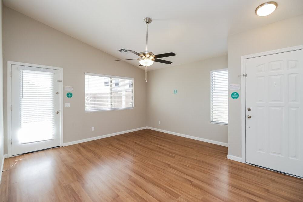 16583 W Moreland St - Photo 3 of 16