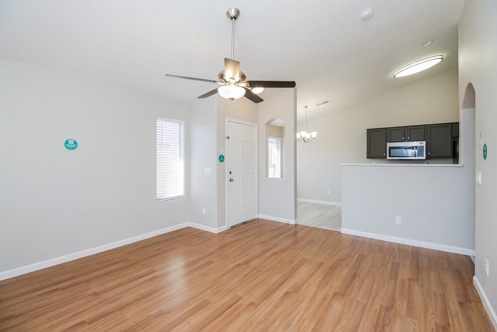 16583 W Moreland St - Photo 4 of 16