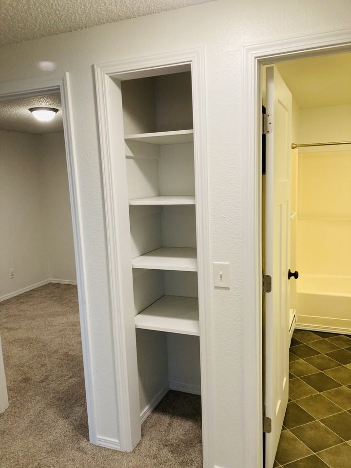 226 Farragut Ave N - Photo 2 of 9