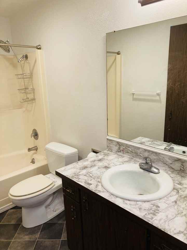 226 Farragut Ave N - Photo 4 of 9