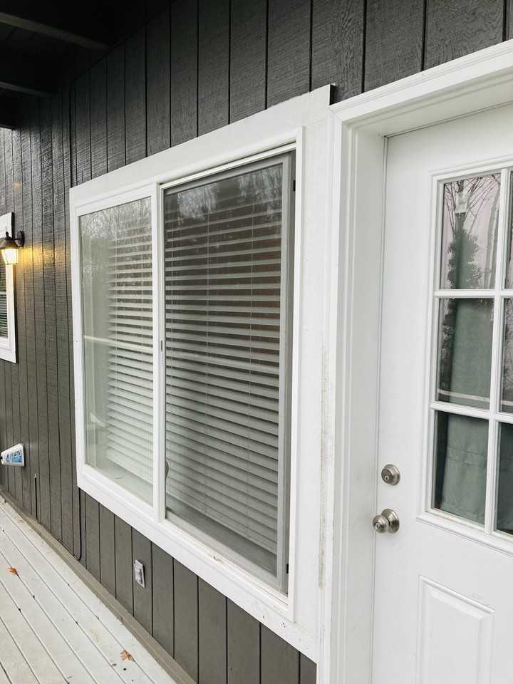 226 Farragut Ave N - Photo 5 of 9