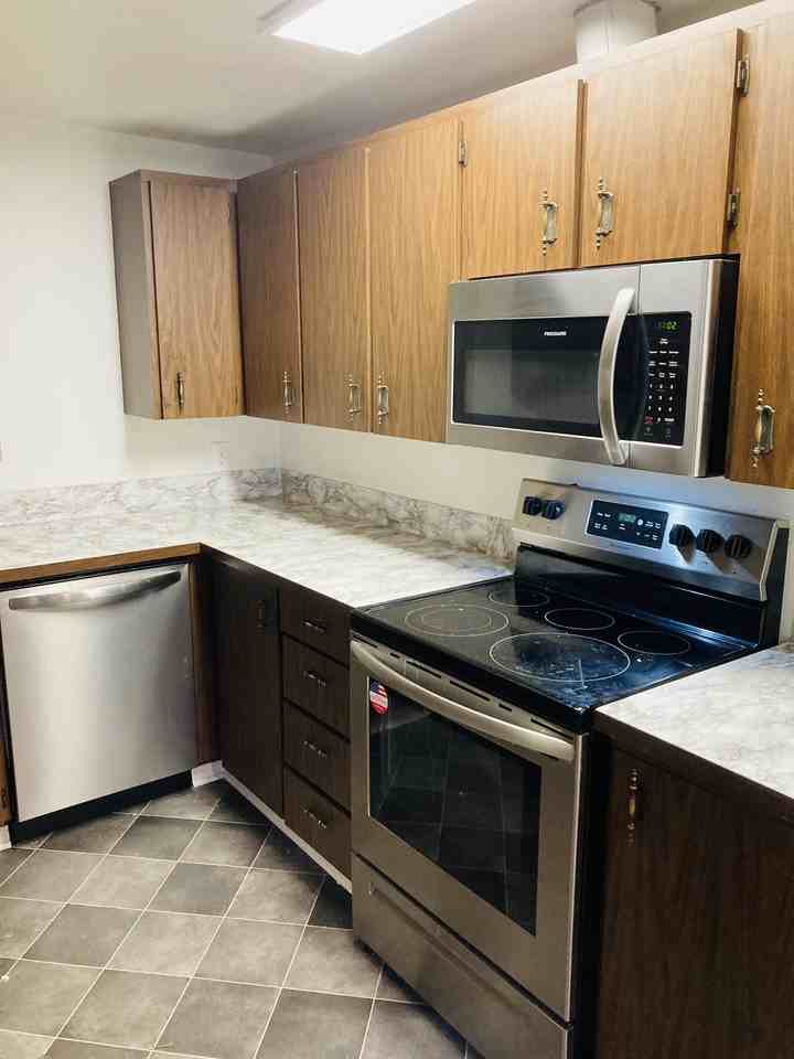 226 Farragut Ave N - Photo 6 of 9