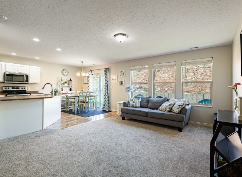 1276 Firefly Dr - Photo 2 of 20