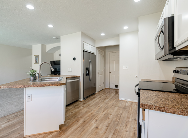 1276 Firefly Dr - Photo 7 of 20