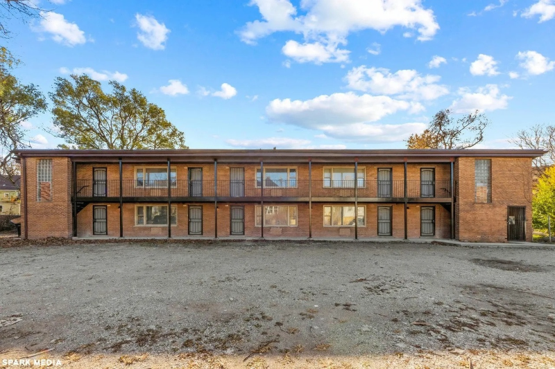 7617 S Colfax Ave #204 - Photo 5 of 15