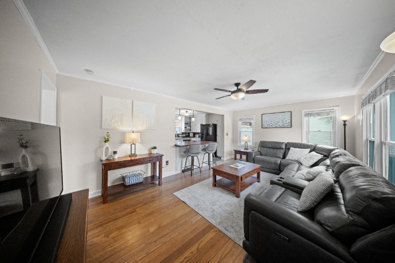 8106 Jarboe St - Photo 3 of 20