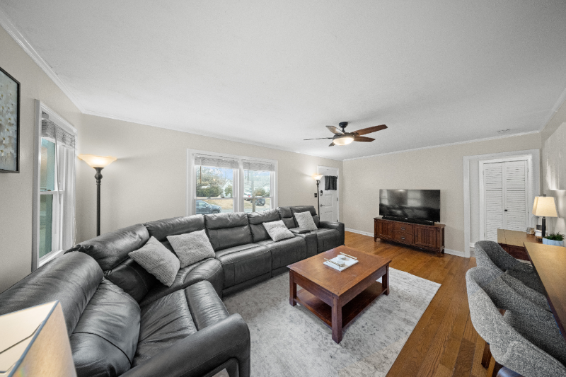 8106 Jarboe St - Photo 4 of 20