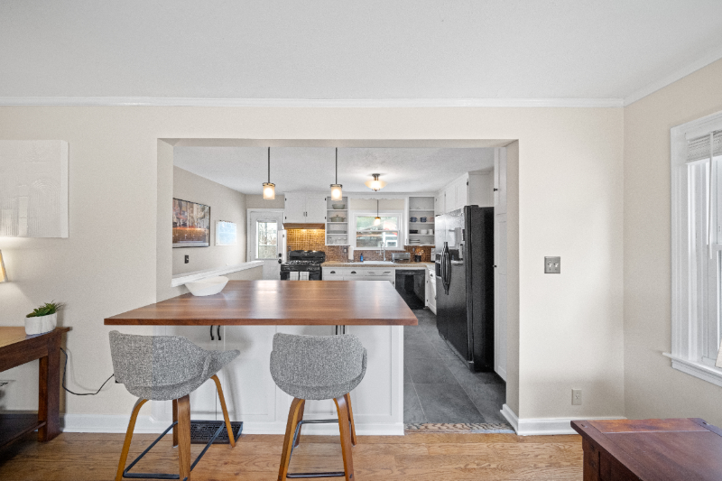 8106 Jarboe St - Photo 5 of 20