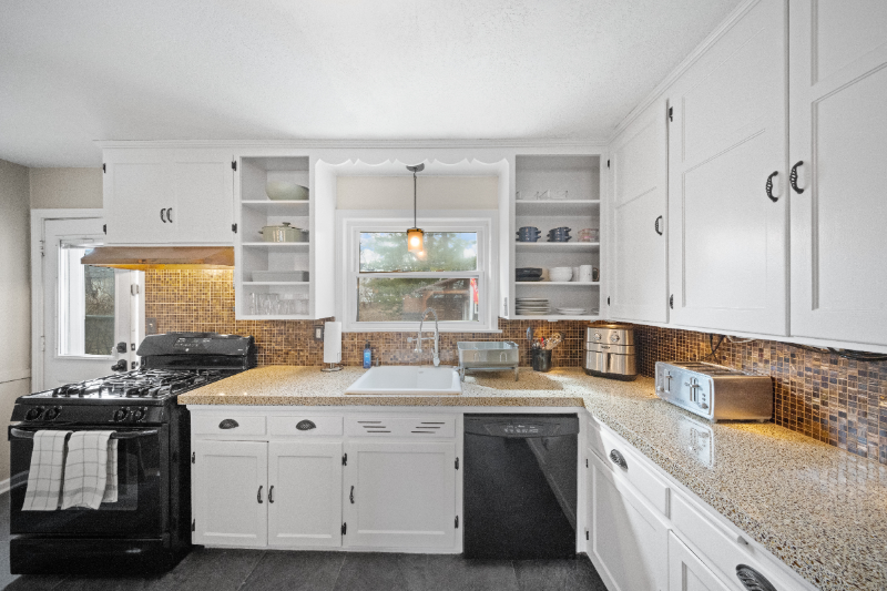 8106 Jarboe St - Photo 7 of 20