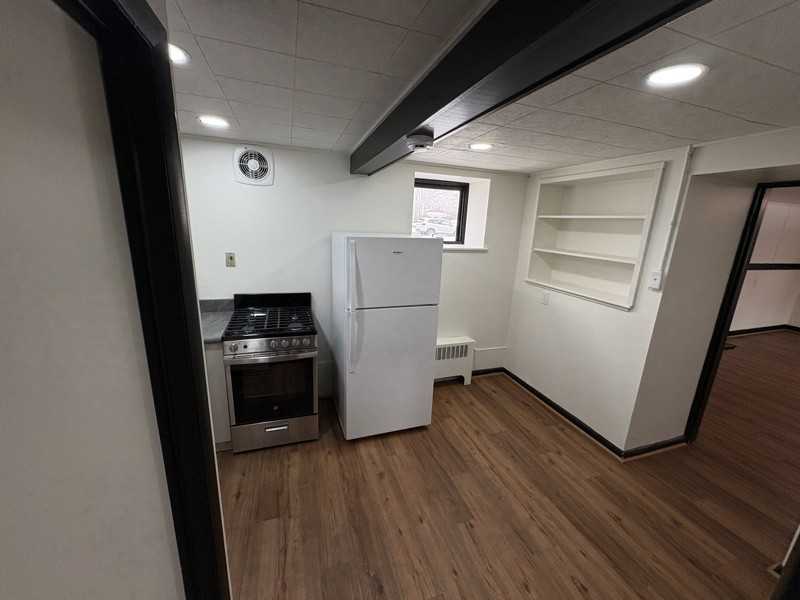 1616 N Vermilion St #6 - Photo 2 of 9