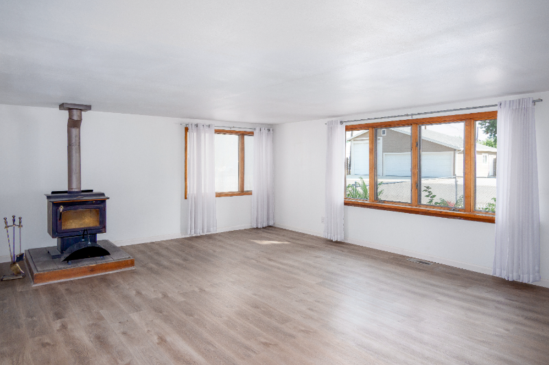 1321 Dakota Ave - Photo 4 of 17