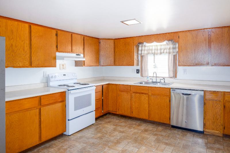 1321 Dakota Ave - Photo 6 of 17