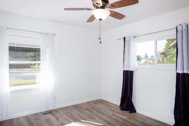 1321 Dakota Ave - Photo 7 of 17