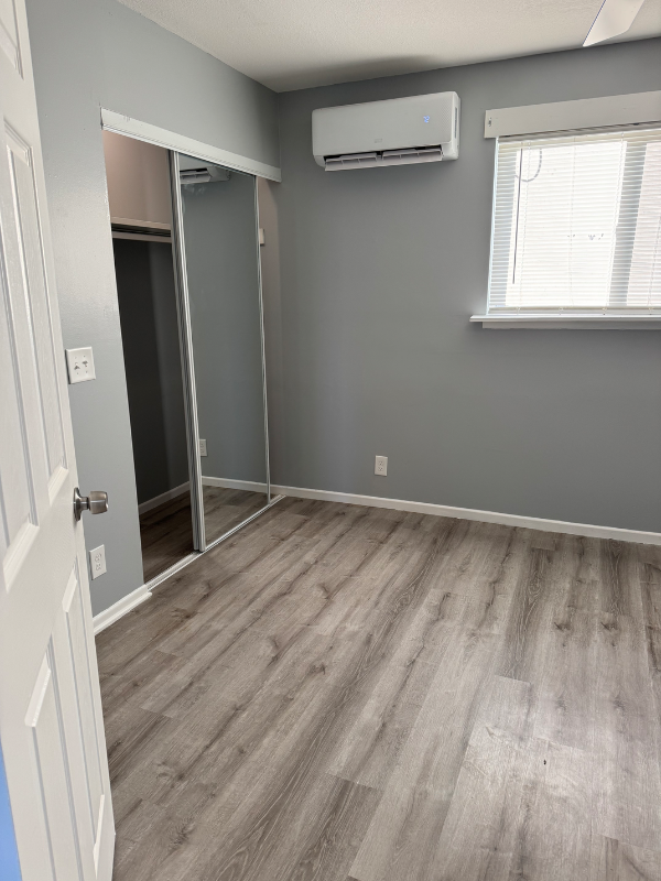 911 Sylvan St #1 - Photo 5 of 8