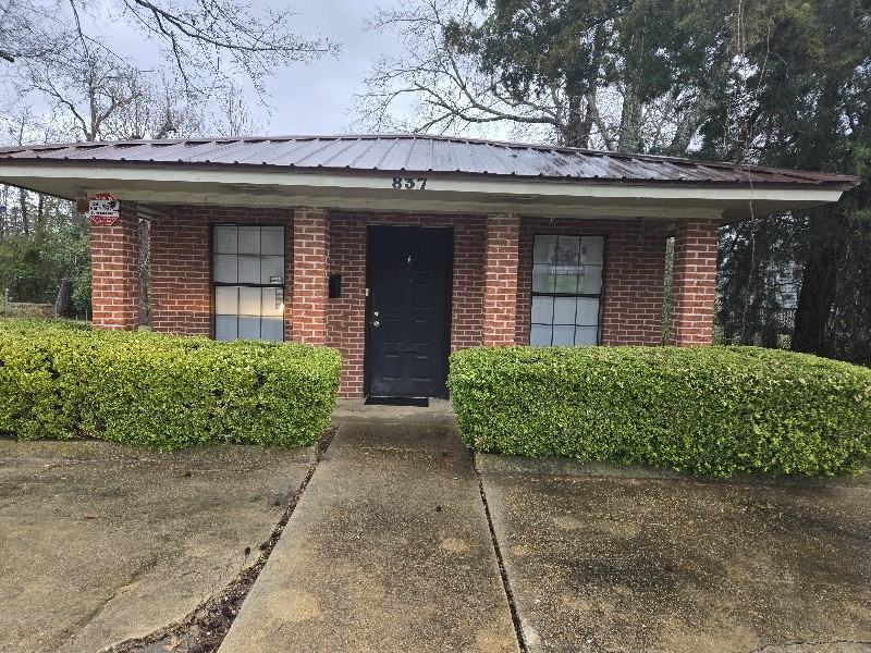 837 3rd St - Photo 3 of 5