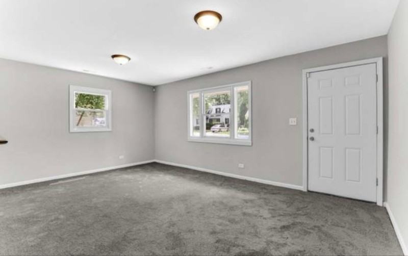 2320 170th St - Photo 2 of 5