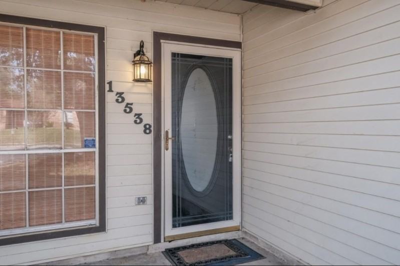 13538 Bret Harte St - Photo 5 of 30