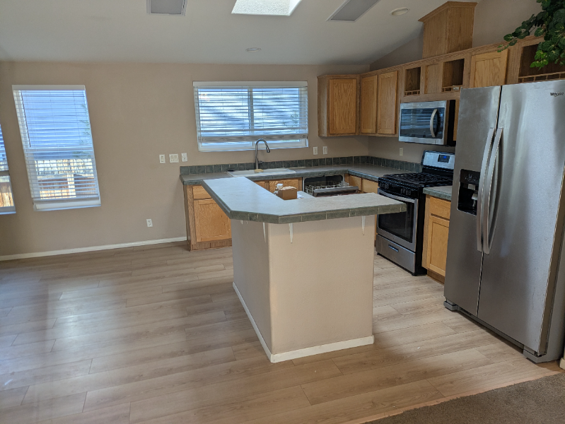 2376 W Rock Island Ave - Photo 5 of 16