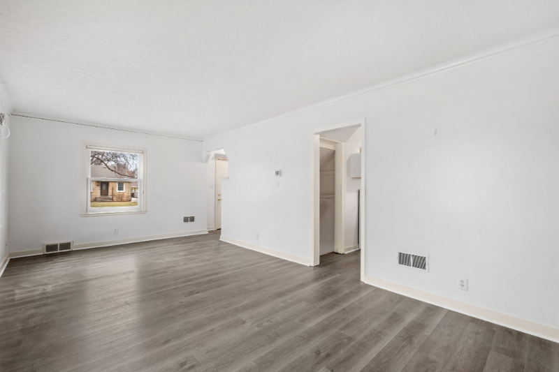 1936 N Park Ave - Photo 4 of 20