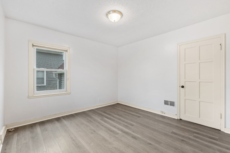 1936 N Park Ave - Photo 5 of 20