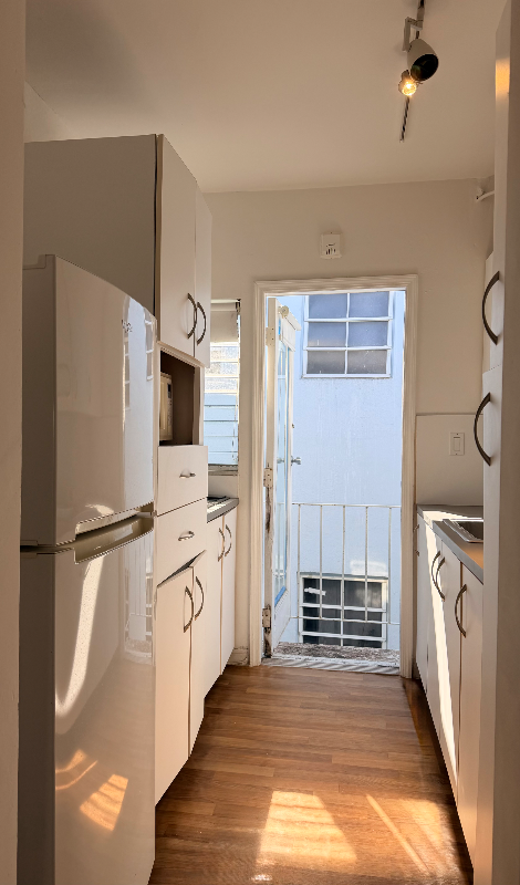 1334 Euclid Ave #9 - Photo 4 of 17