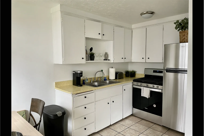 3428 S St #4 - Photo 5 of 19