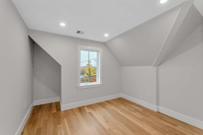 417 Poplar St - Photo 3 of 20