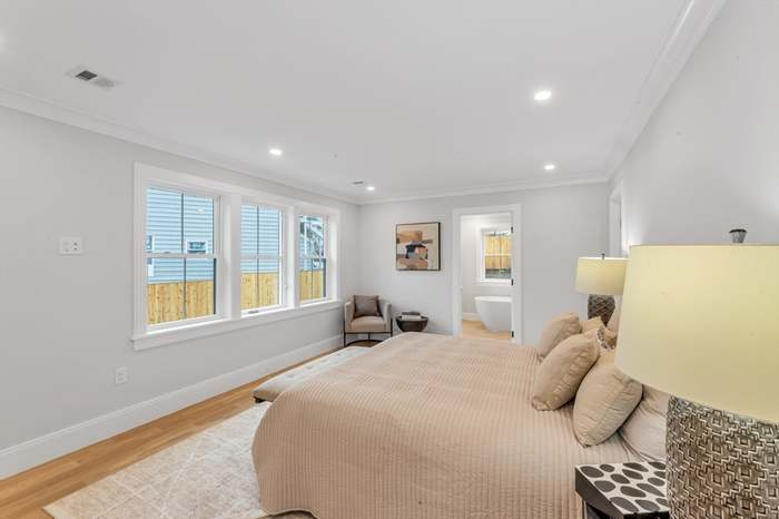 417 Poplar St - Photo 4 of 20