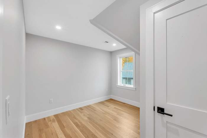 417 Poplar St - Photo 6 of 20