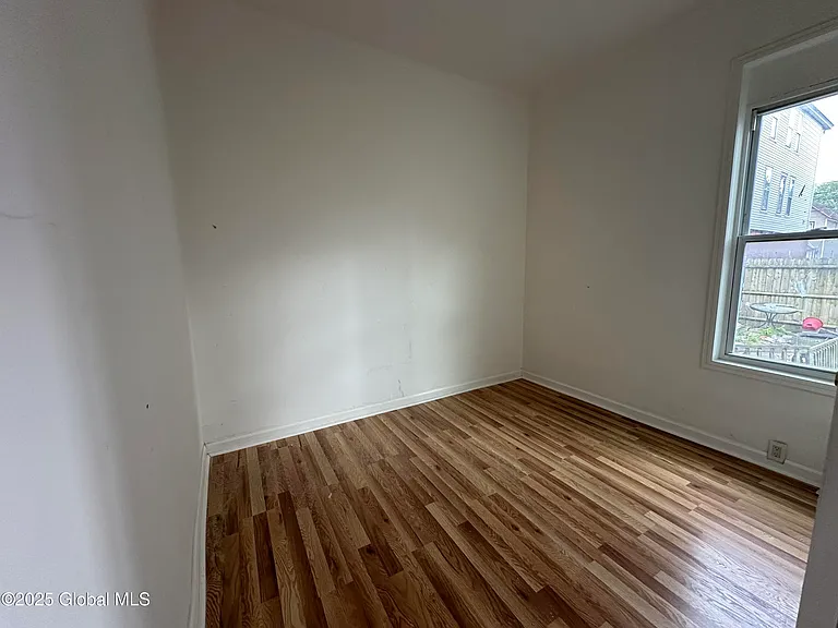 1 Swan St - Photo 5 of 8