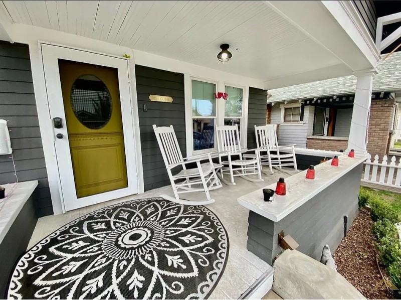 1725 Maple Ave - Photo 2 of 10