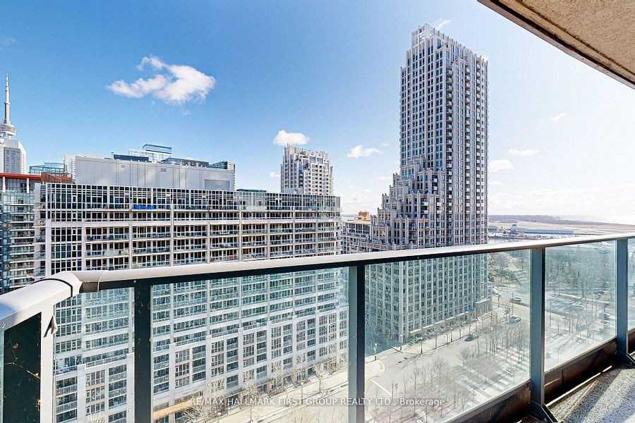 209 Fort York Boulevard #1567 - Photo 2 of 38