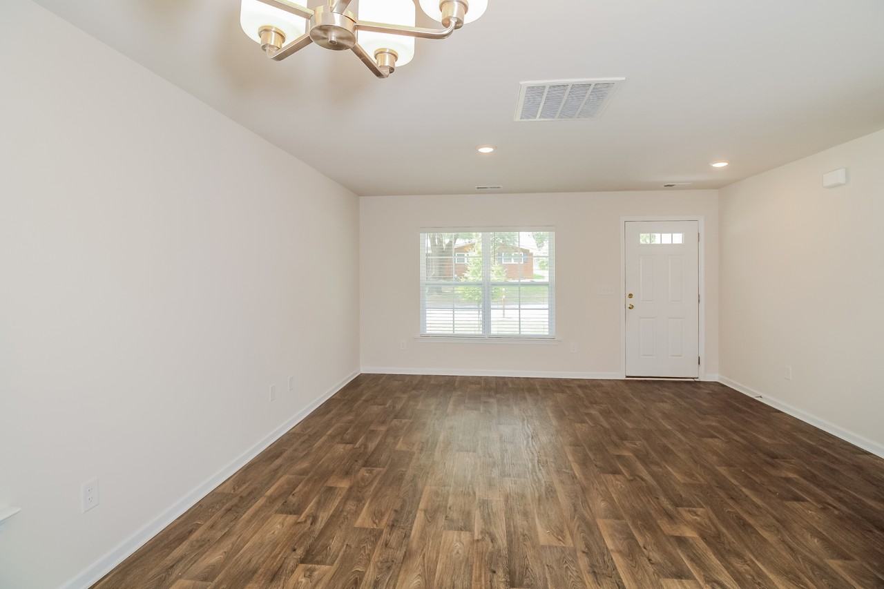 1907 Bay St - Photo 3 of 16