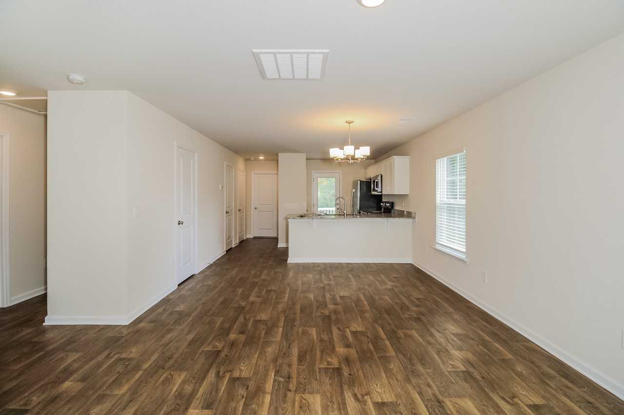 1907 Bay St - Photo 5 of 16