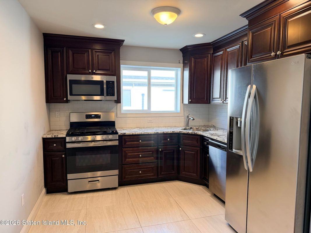 415 Willowbrook Rd - Photo 6 of 13