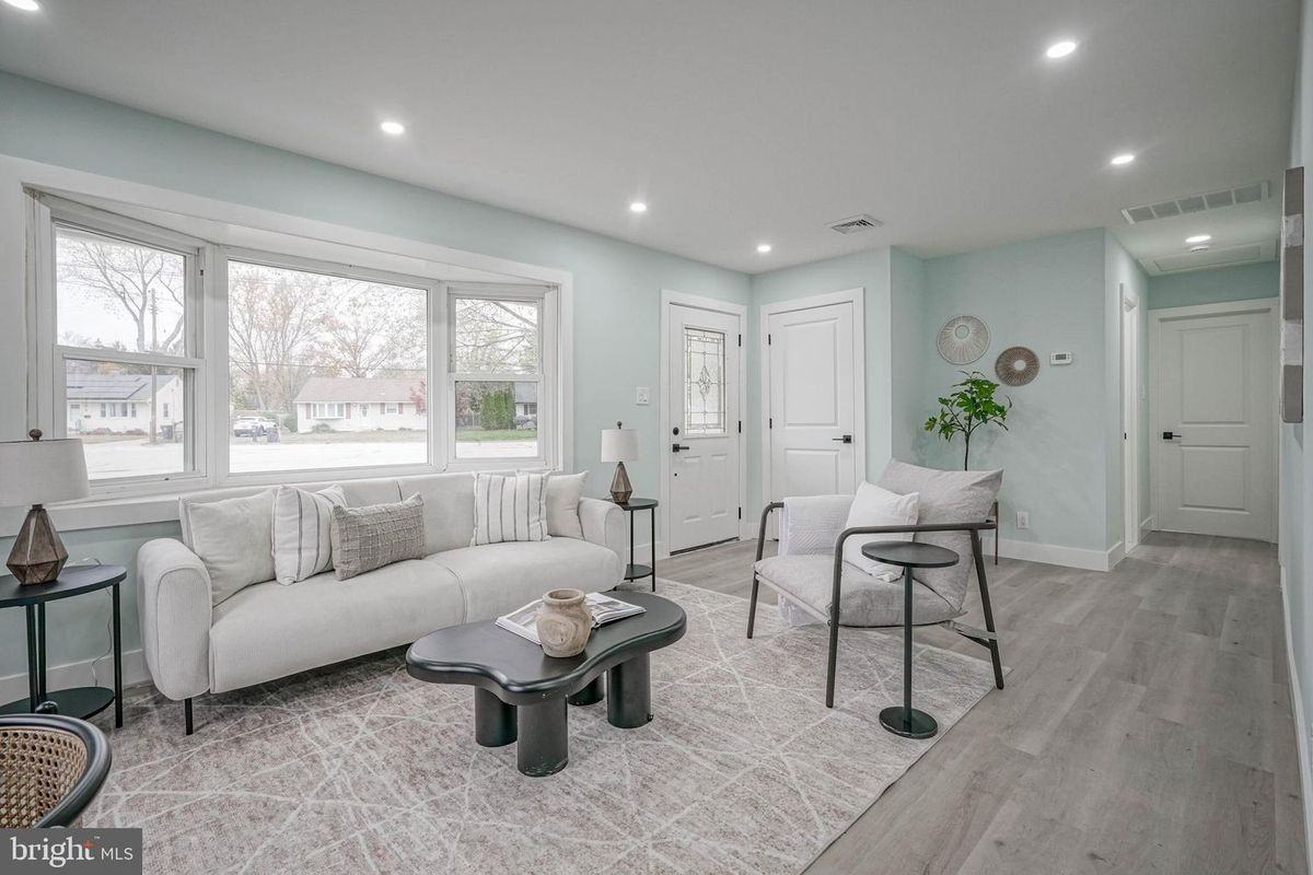 10 Astor Ave - Photo 2 of 6