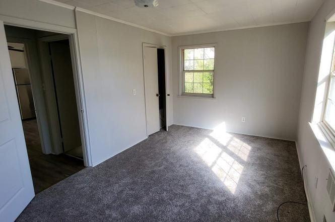 513 Center St - Photo 3 of 8