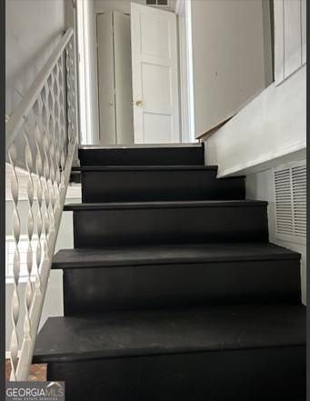 513 Center St - Photo 7 of 8