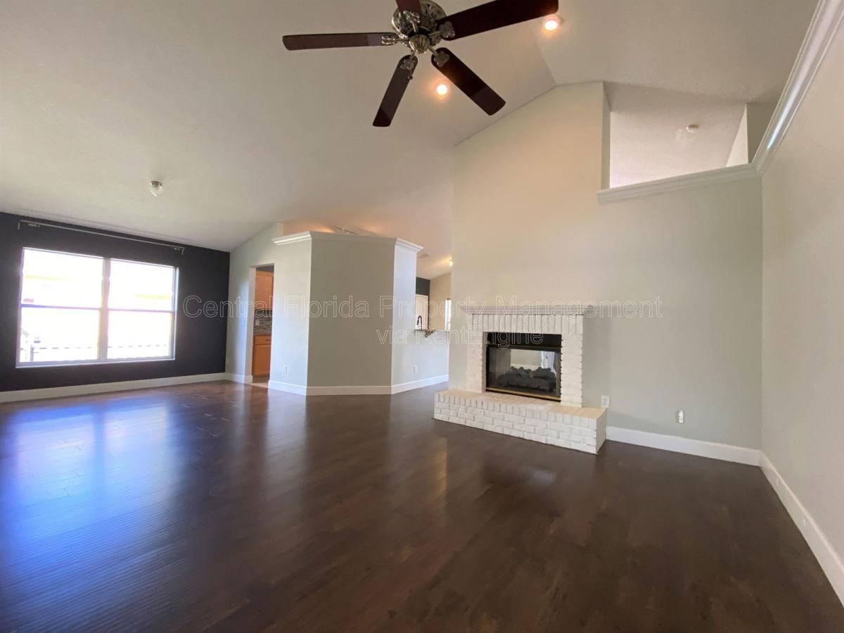 225 Wild Pine Pt - Photo 2 of 10