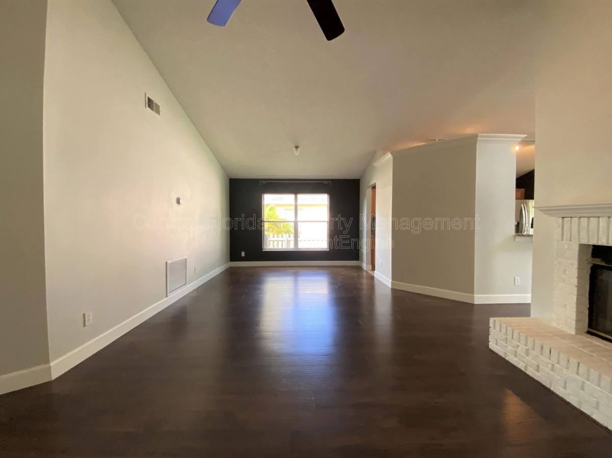 225 Wild Pine Pt - Photo 3 of 10