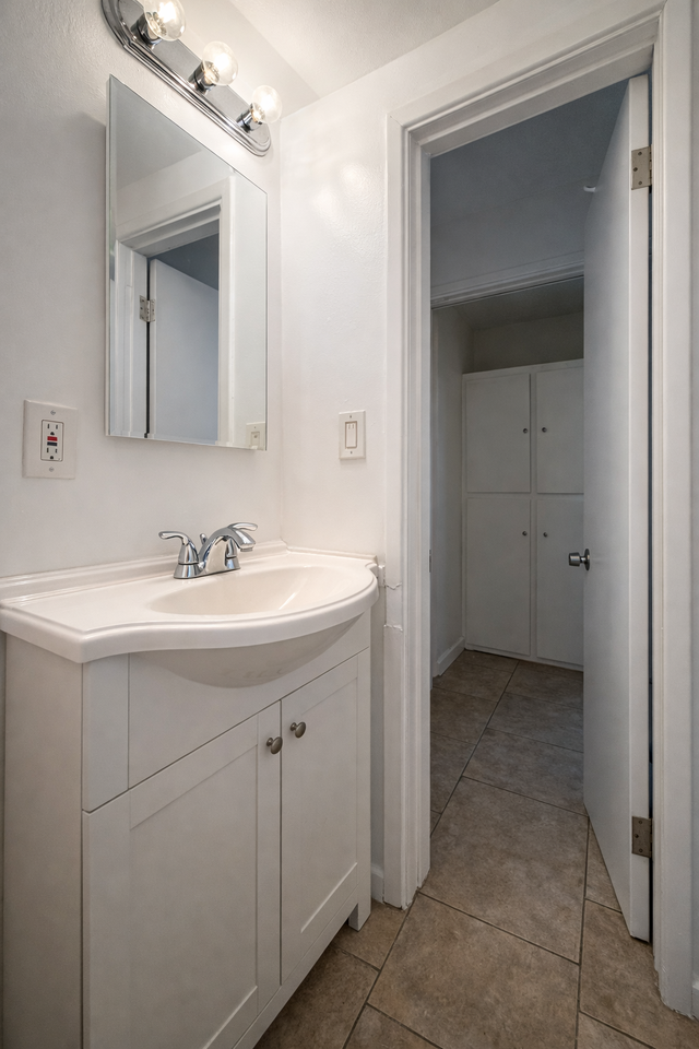 1037 N Genesee Ave #11 - Photo 7 of 13