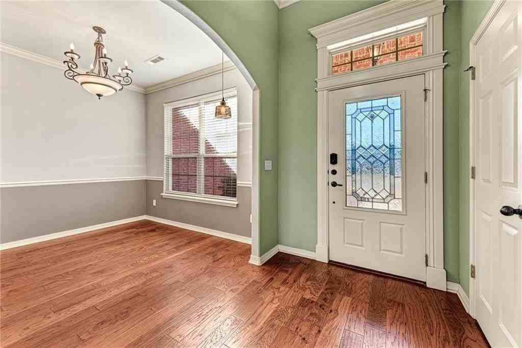 3236 W Westbury St - Photo 3 of 20