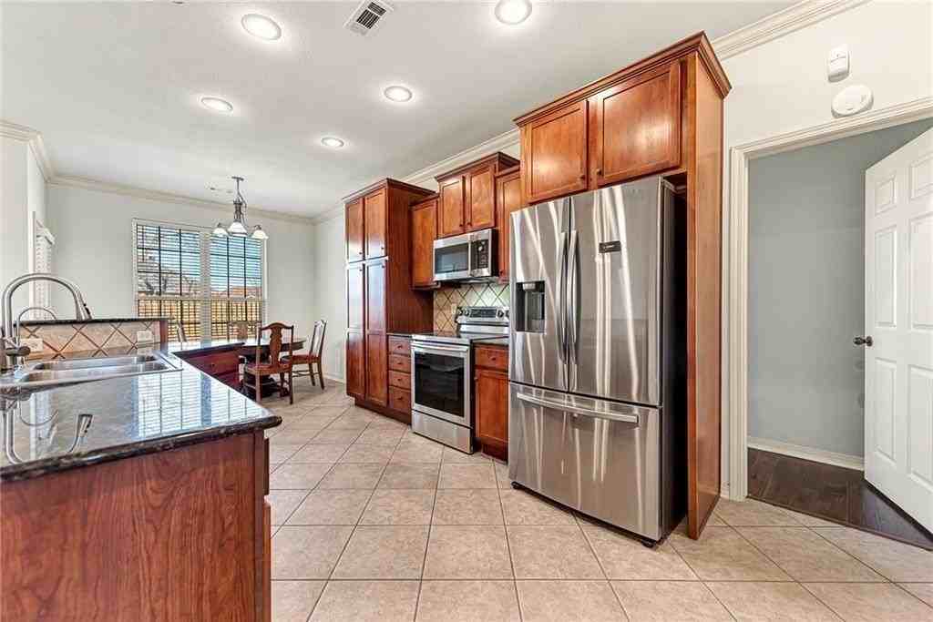 3236 W Westbury St - Photo 5 of 20